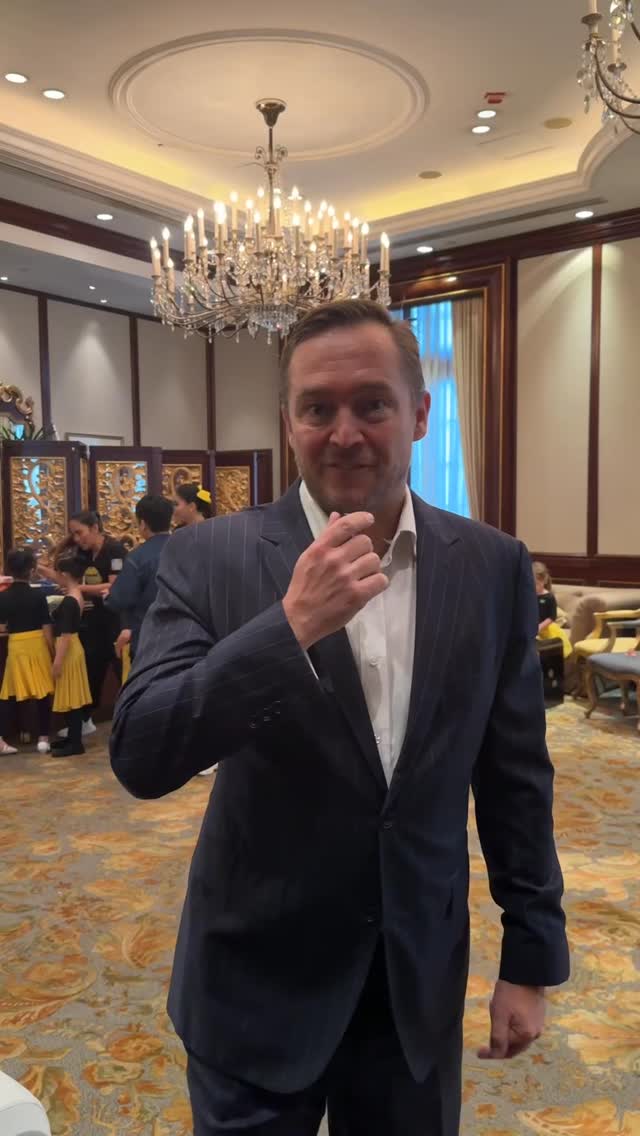 A peep backstage with Mr. Klaus Kongsdal ✨
Are you ready for the Ball?
#bbb #ballroombees