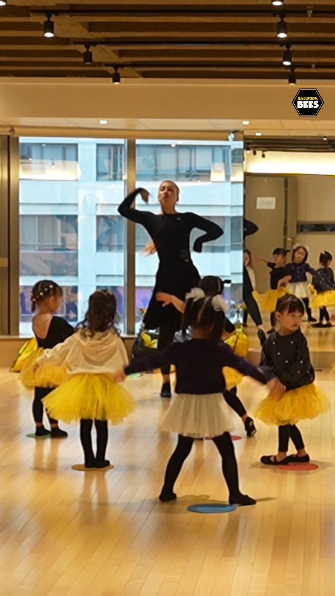 POV: You’re a GrowingBee and the world is just one big dance floor 🐝
There’s something so magical about seeing dance through their eyes. From down here, every step is a giant leap and every grown-up looks like a skyscraper! Watch our GrowingBees navigate the big wide world of movement
#BallroomBees #BallroomBeesClass #POV #kidspov #kidsdancing